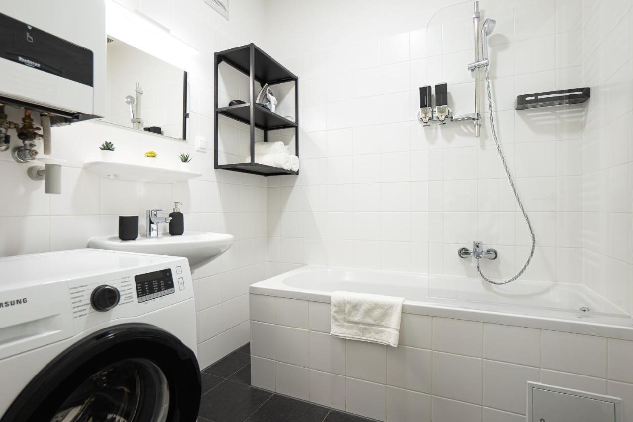 Bright 3-Room Apartment With A King-Size Bed Вена Экстерьер фото